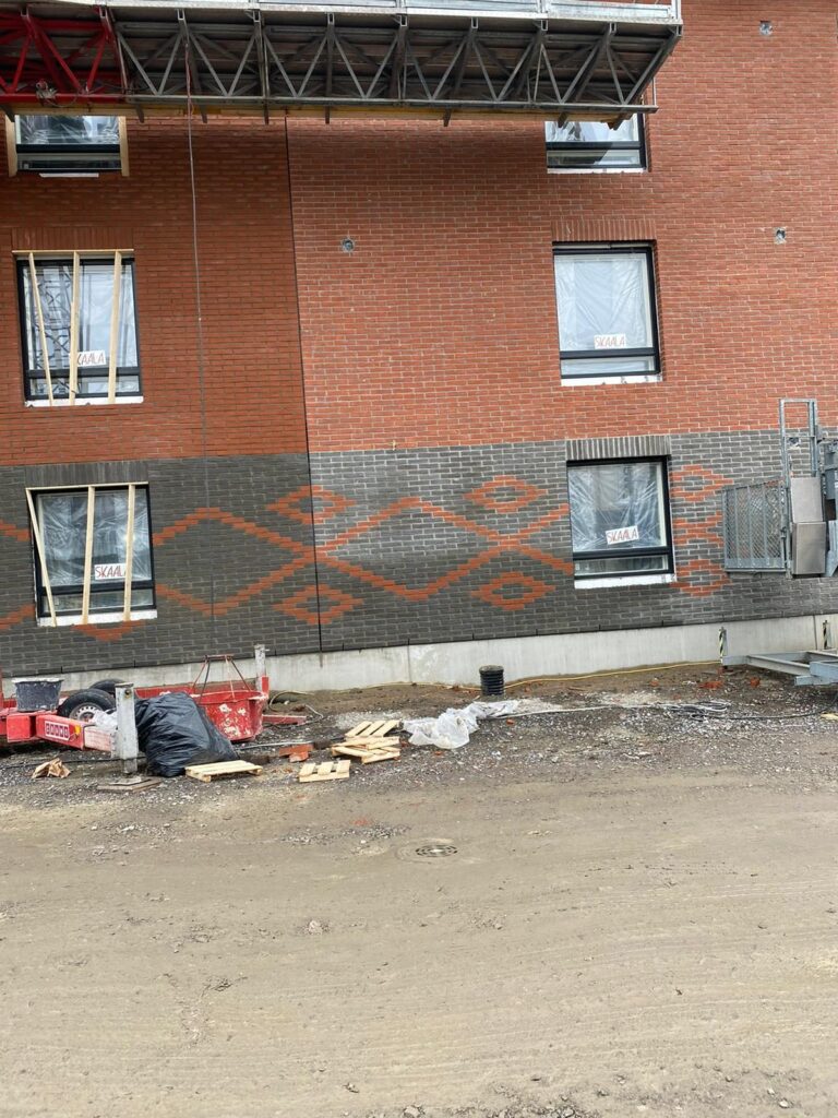 Kuviomuuraus julkisivussa